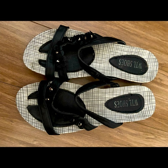 Women Sandals - Picture 1 of 1